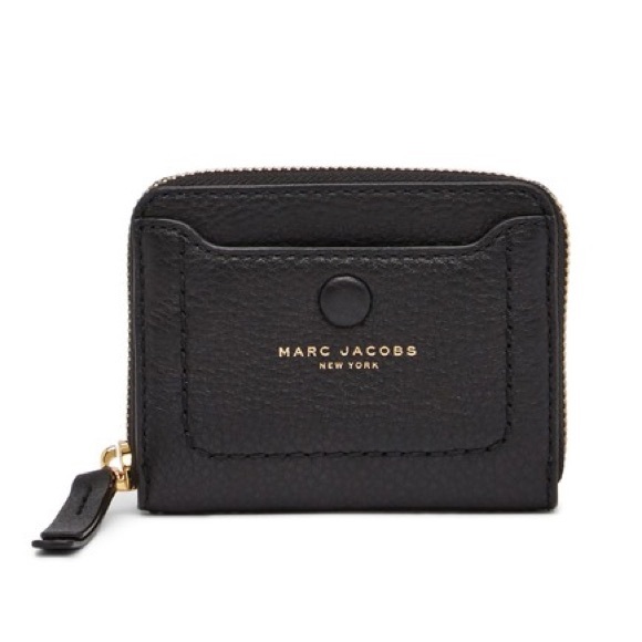 Marc Jacobs Handbags - NWOT Marc Jacobs Empire City Leather Zip Wallet